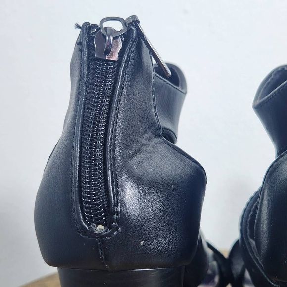 Christian LaCroix Black Block Heel Bootie Perforated Accent Size 8 Women's Heels - Picture 8 of 12